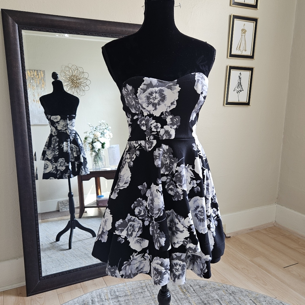 Size 4 short floral strapless fit and flare homecoming or juniors party dress